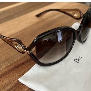NWOT DIOR SUNGLASSES💗💗💗